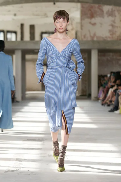 Look 12
